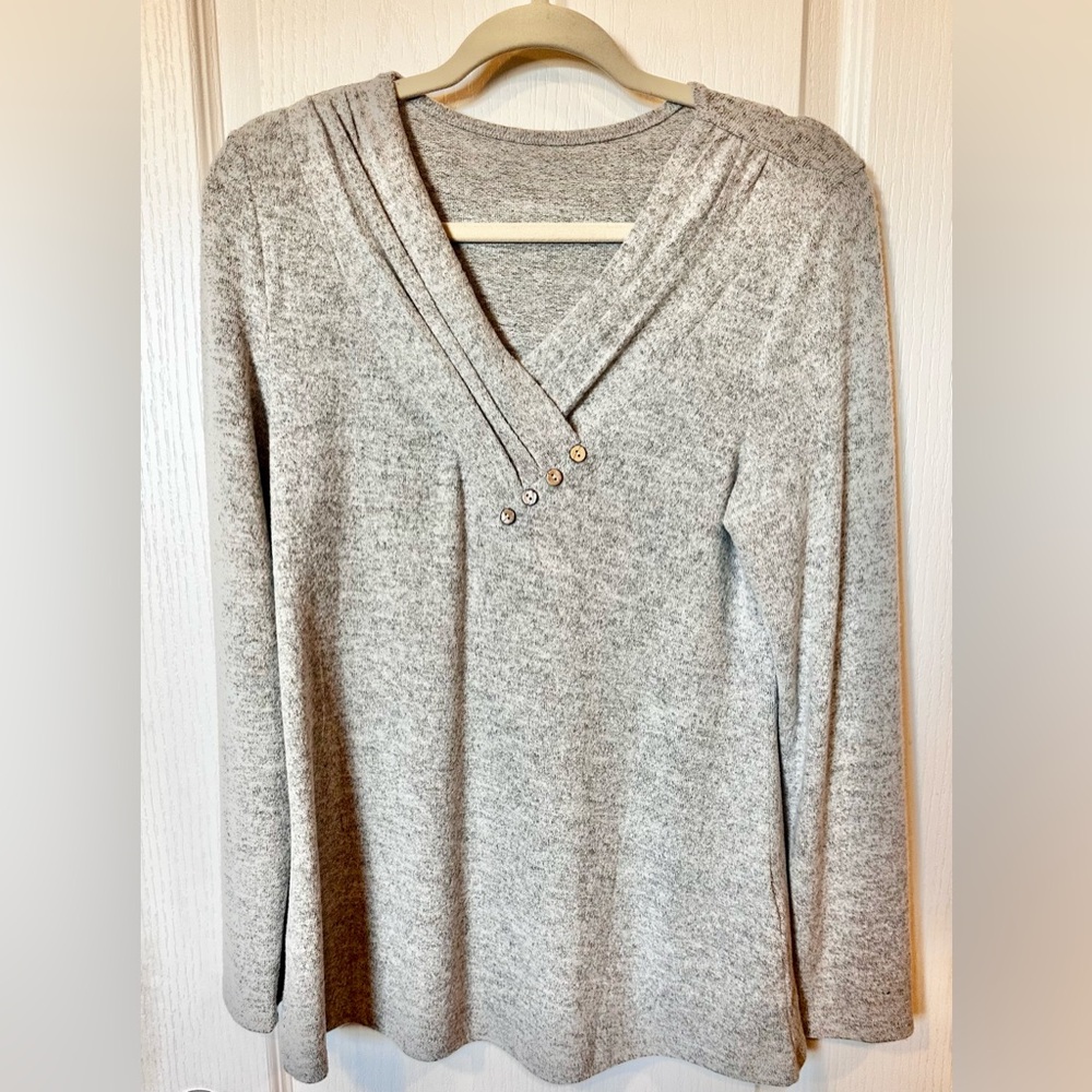 NWOT Super Soft Vneck Sweater